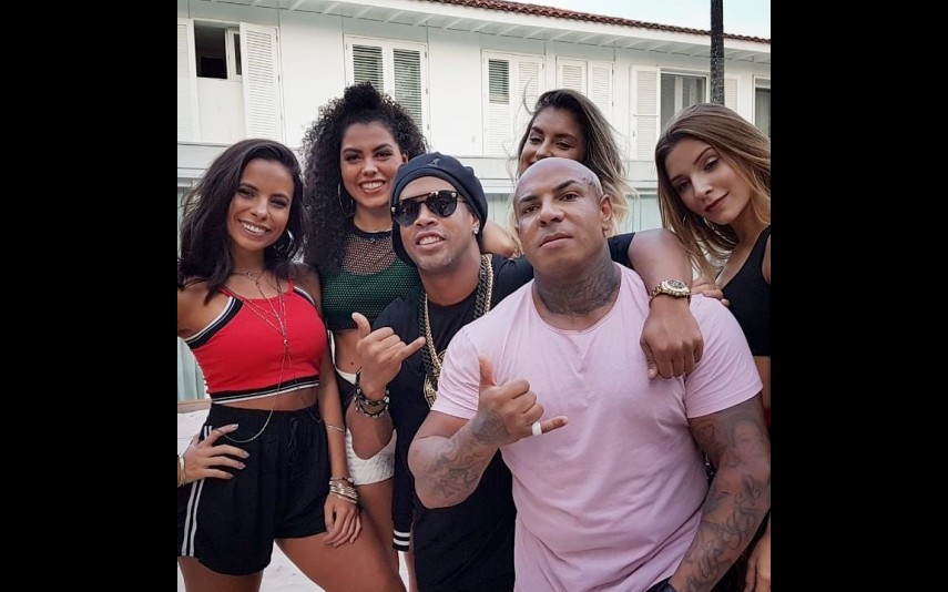 Ronaldinho Gaúcho vai casar com as duas namoradas