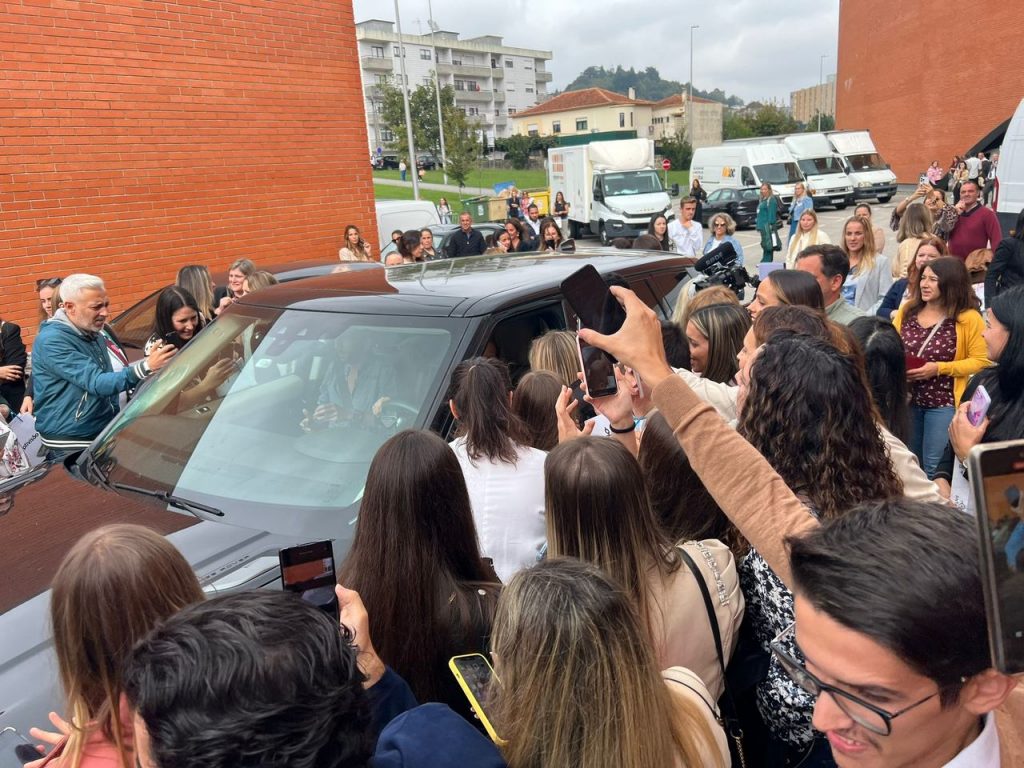 Cristina Ferreira estreou a primeira Cristina Talks e foi um sucesso! Após a saída da apresentadora do Pavilhão Multiusos de Gondomar, os fãs entraram em êxtase.