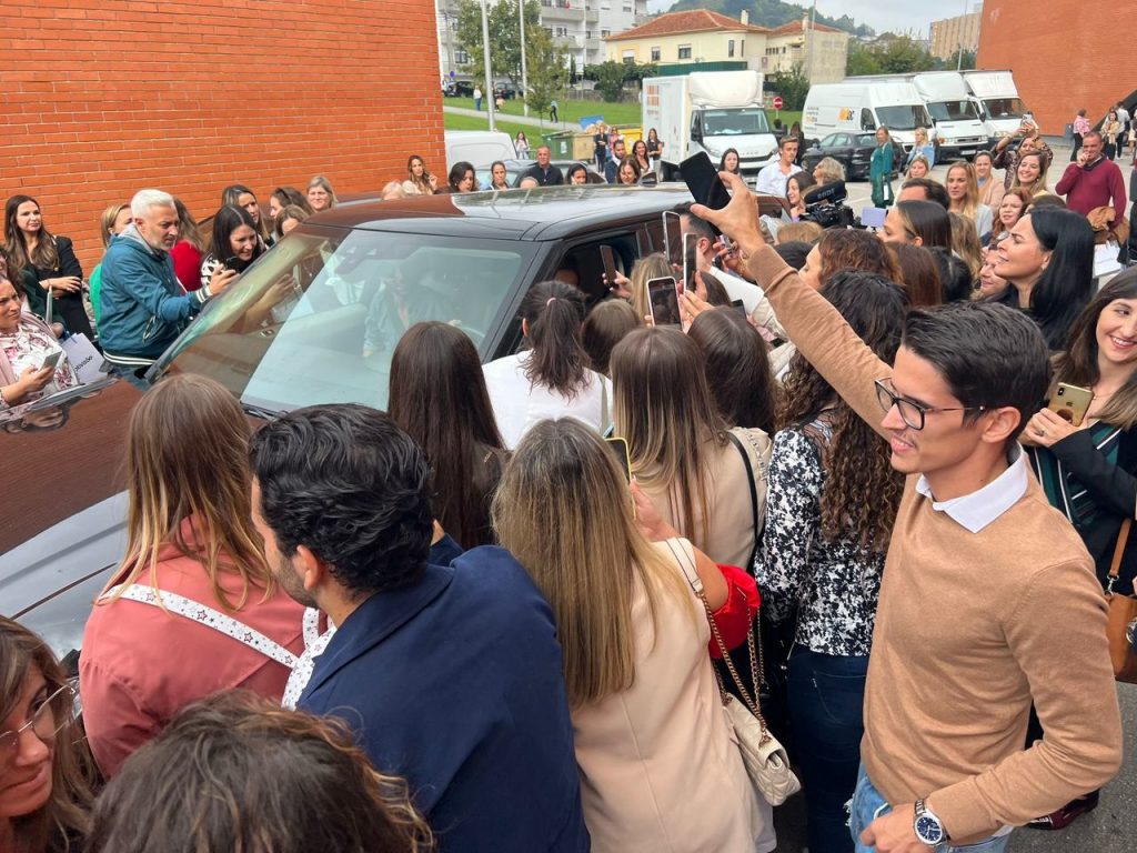 Cristina Ferreira estreou a primeira Cristina Talks e foi um sucesso! Após a saída da apresentadora do Pavilhão Multiusos de Gondomar, os fãs entraram em êxtase.