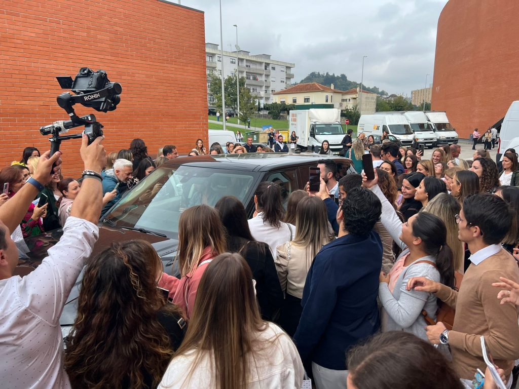 Cristina Ferreira estreou a primeira Cristina Talks e foi um sucesso! Após a saída da apresentadora do Pavilhão Multiusos de Gondomar, os fãs entraram em êxtase.