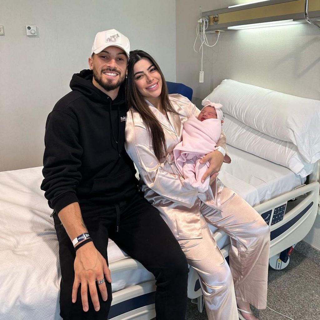 Alex Telles já foi pai! Veja as adoráveis imagens da família